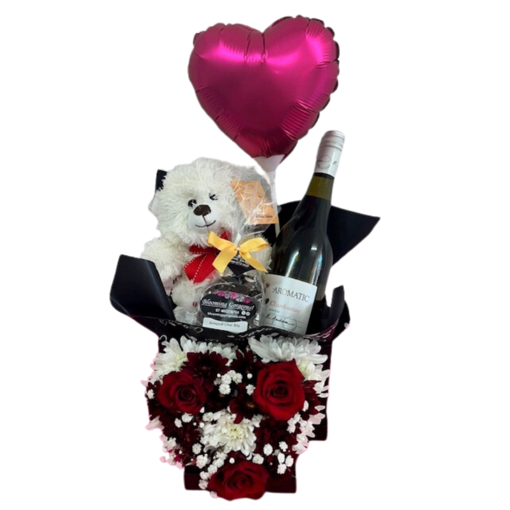 Gift box with Flower Heart Bouquet Hamper Blooming