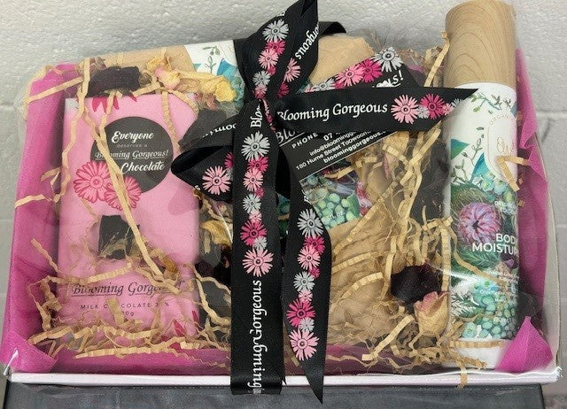 Mama 2 Piece Gift pack with Chocolate